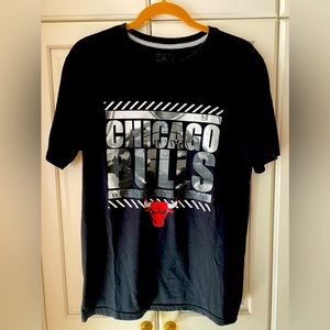 Chicago Bulls basketball NBA T Shirt Size M Mens Black Short Sleeve Crew Neck